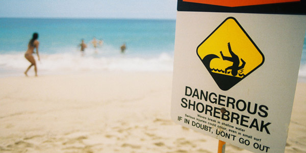 Danger : vague cassante (shorebreak)